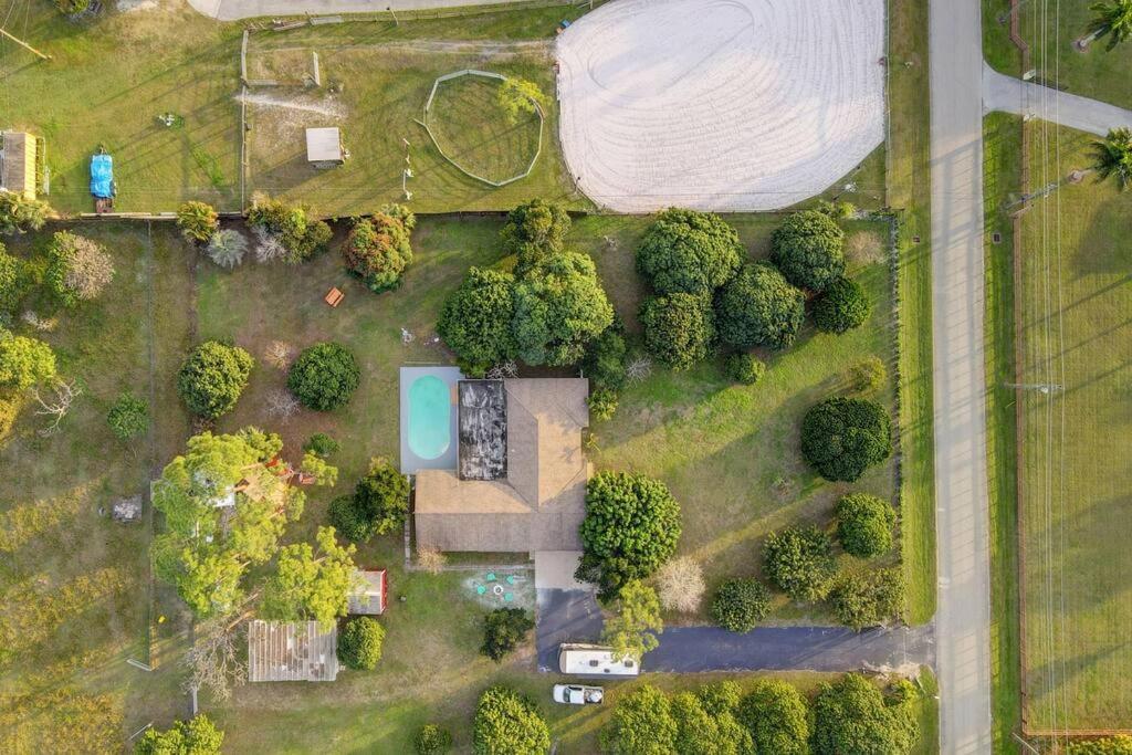 לייק וורת' Ananda Farmhouse And Retreat. מראה חיצוני תמונה