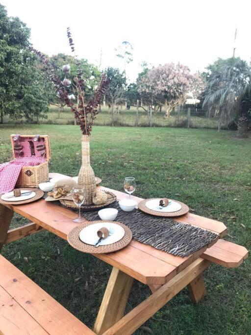 לייק וורת' Ananda Farmhouse And Retreat. מראה חיצוני תמונה