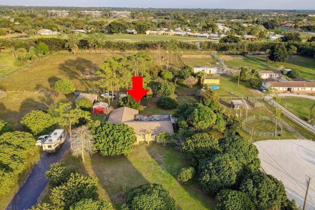 לייק וורת' Ananda Farmhouse And Retreat. מראה חיצוני תמונה