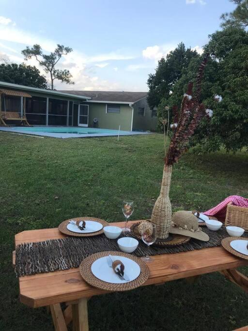 לייק וורת' Ananda Farmhouse And Retreat. מראה חיצוני תמונה